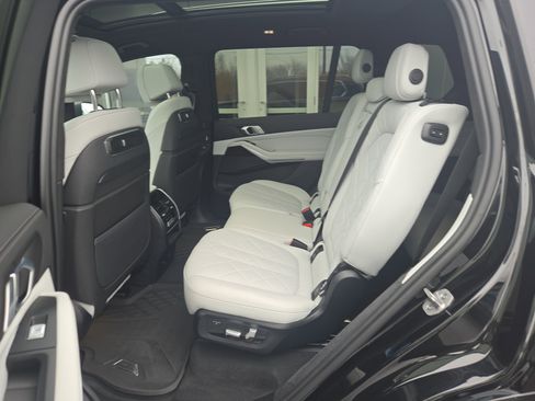 Used 2023 BMW X7 xDrive40i image 11