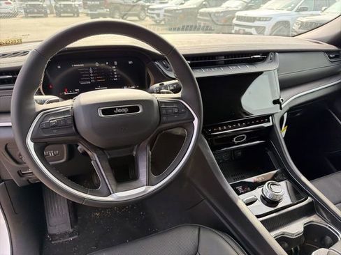 New 2026 Jeep Grand Cherokee Limited AWD/4WD image 16