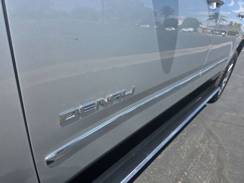 Used 2017 GMC Yukon XL Denali RWD image 6