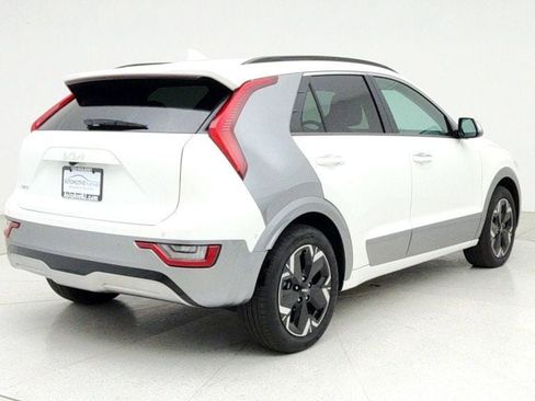 Used 2024 Kia Niro Wave w/ Wave Preserve Package image 5