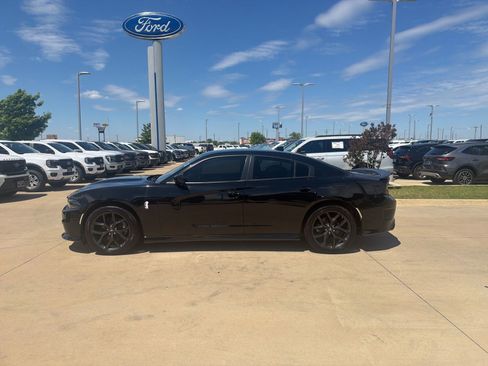 Used 2022 Dodge Charger R/T w/ Blacktop Package RWD image 2