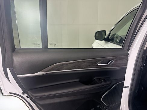 Used 2021 Jeep Grand Cherokee L Limited image 25