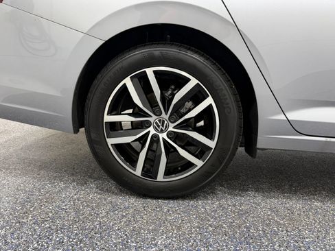 Used 2026 Volkswagen Jetta SE FWD image 13