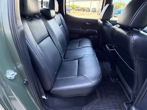 Used 2021 Toyota Tacoma TRD Sport w/ TRD Premium Sport Package AWD/4WD image 21