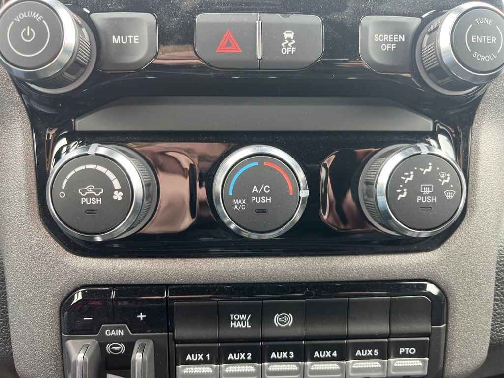 New 2025 RAM 5500 Tradesman AWD/4WD image 21
