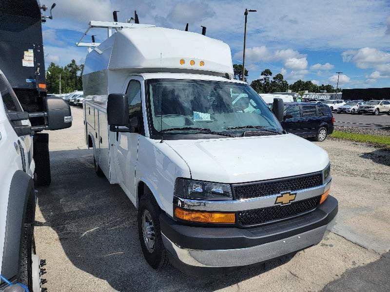 Used 2025 Chevrolet Express 3500 w/ Power Convenience Package RWD image 2