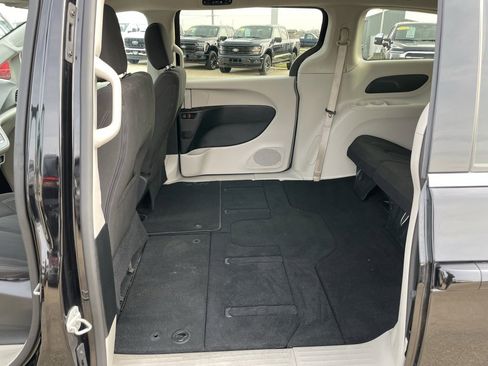 Used 2024 Chrysler Voyager LX image 50