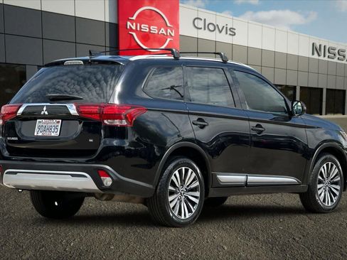 Used 2020 Mitsubishi Outlander SE AWD/4WD image 3