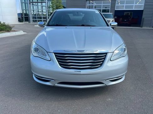 Used 2012 Chrysler 200 Limited FWD image 2