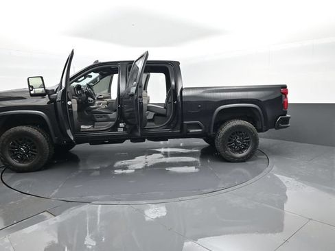 Used 2024 Chevrolet Silverado 2500 ZR2 w/ Technology Package AWD/4WD image 32