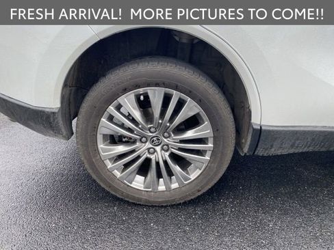 Certified 2024 Toyota Venza Limited image 9