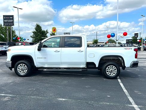 Used 2025 Chevrolet Silverado 2500 LT w/ Convenience Package AWD/4WD image 5