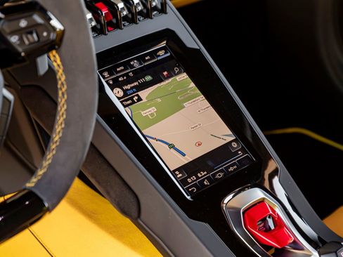Used 2022 Lamborghini Huracan EVO RWD image 18