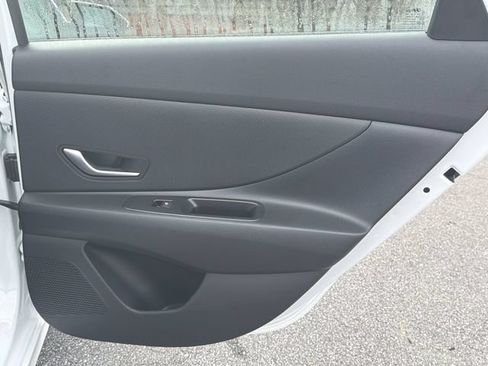 New 2026 Hyundai Elantra Hybrid FWD image 18