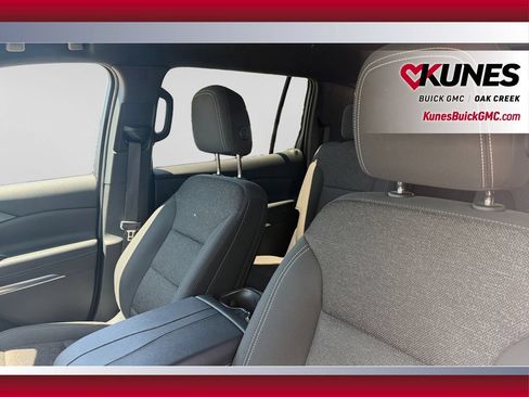 Used 2024 Chevrolet Traverse LT FWD image 23