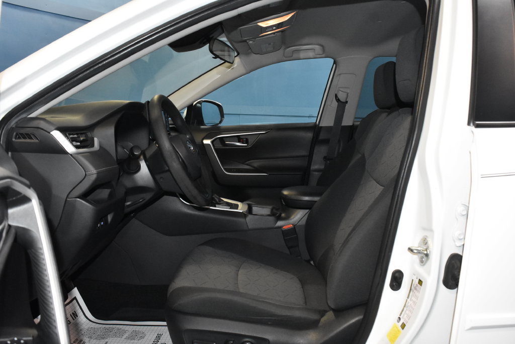 Used 2020 Toyota RAV4 XLE FWD image 6