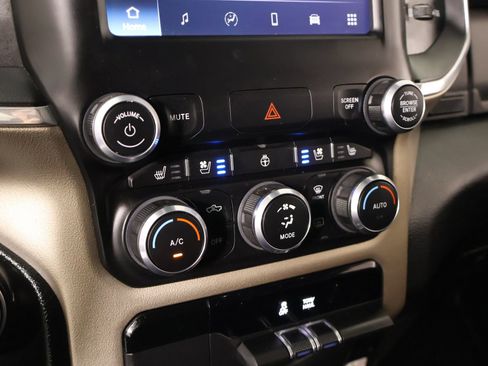 Used 2022 RAM 1500 Laramie AWD/4WD image 7