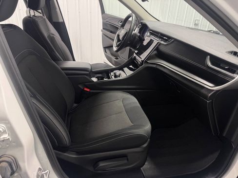 Used 2023 Jeep Grand Cherokee Laredo w/ Luxury Tech Group I image 21