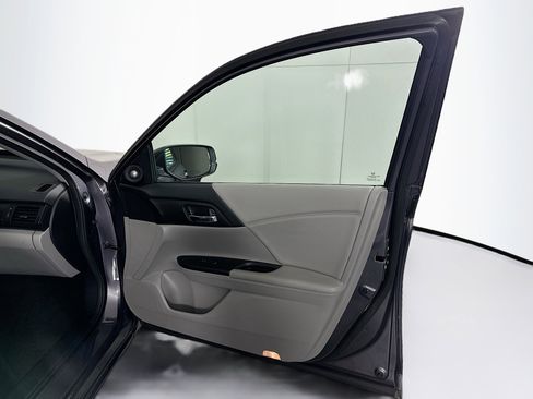 Used 2015 Honda Accord Touring image 32