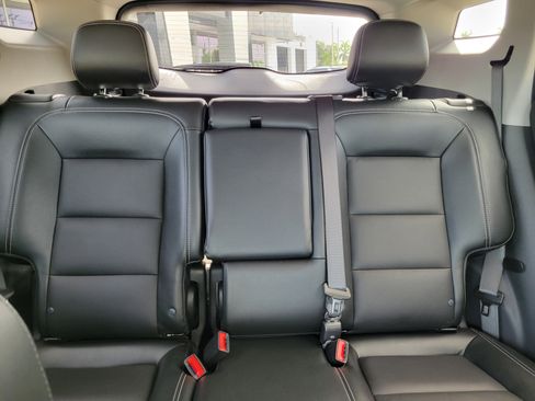 Used 2023 GMC Terrain SLT w/ Tech Package FWD image 15
