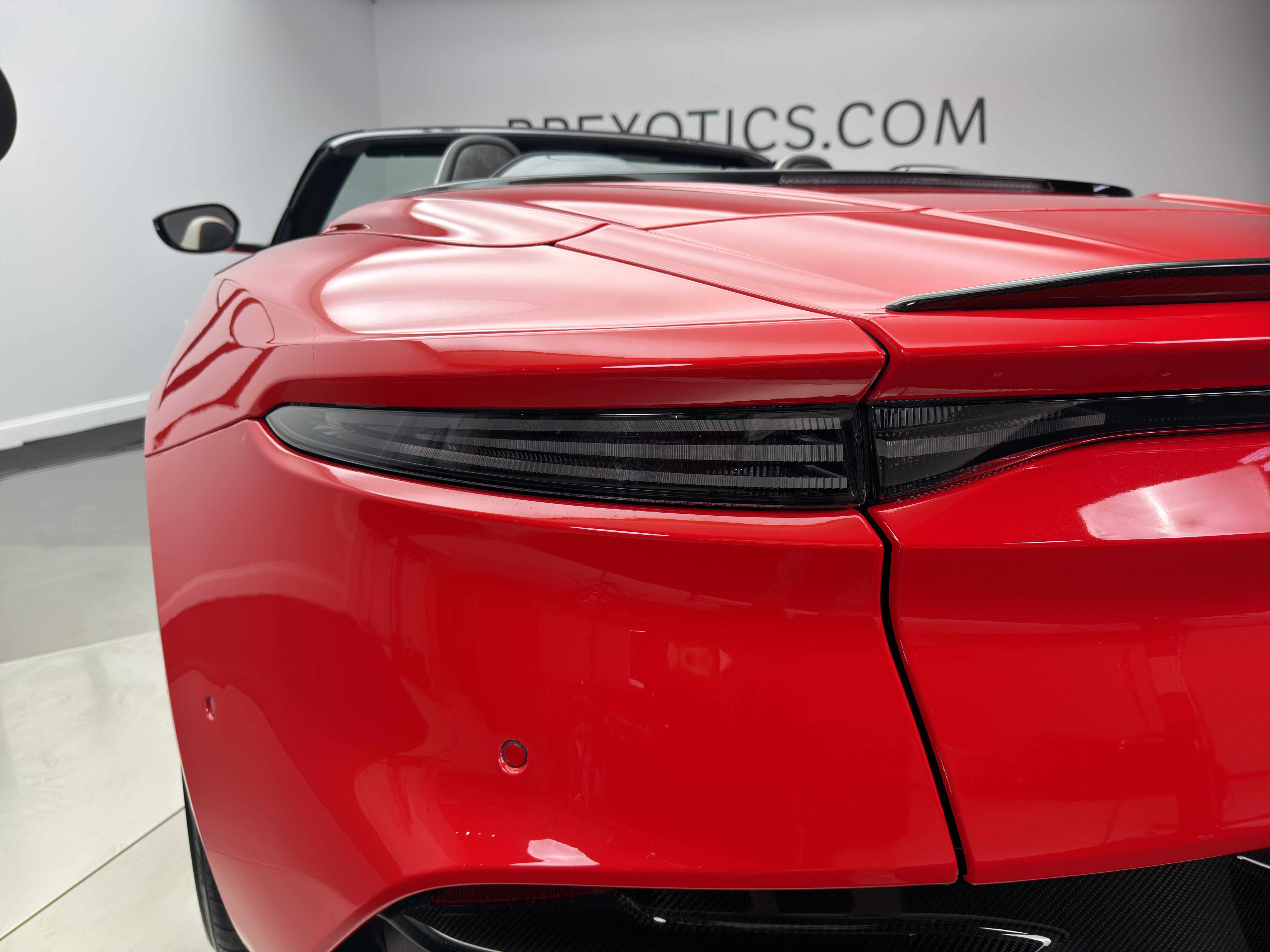 Used 2023 Aston Martin DBS Superleggera Volante RWD image 20