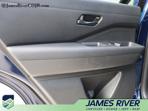Used 2025 Nissan Pathfinder SV FWD image 18
