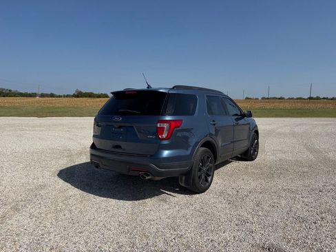 Used 2019 Ford Explorer XLT w/ Equipment Group 202A AWD/4WD image 3