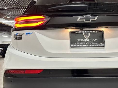 Used 2023 Chevrolet Bolt LT w/ Infotainment Package FWD image 16