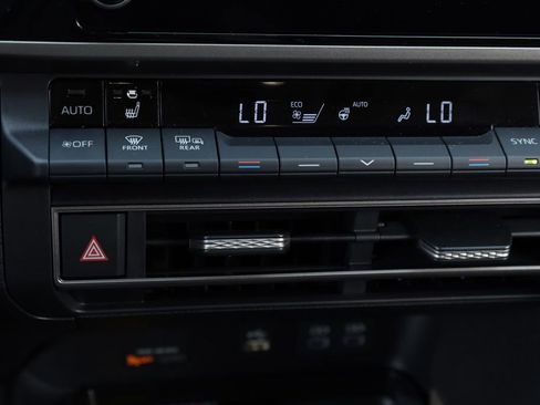 Used 2025 Toyota Camry LE image 6