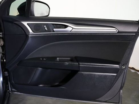 Used 2019 Ford Fusion SE FWD image 30
