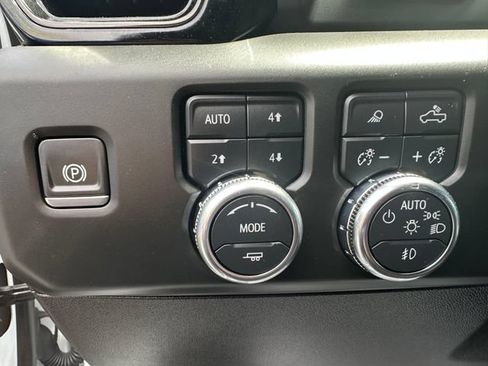 Used 2024 GMC Sierra 3500 AT4 w/ AT4 Premium Plus Package AWD/4WD image 11