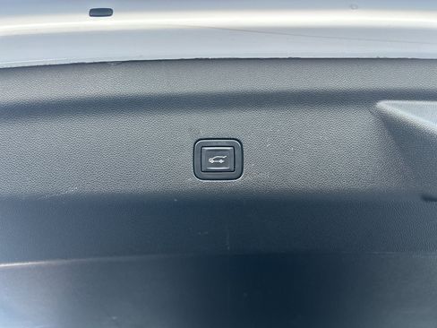 Used 2021 Chevrolet Tahoe Premier w/ Premium Package image 10