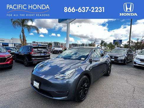 Used 2023 Tesla Model Y Long Range AWD/4WD image 1