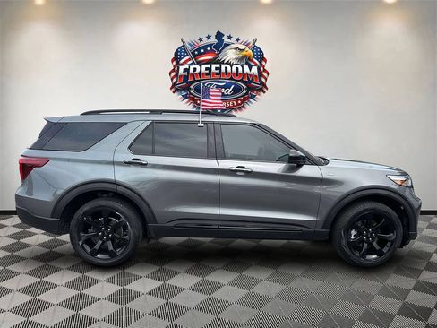Used 2023 Ford Explorer ST-Line AWD/4WD image 4