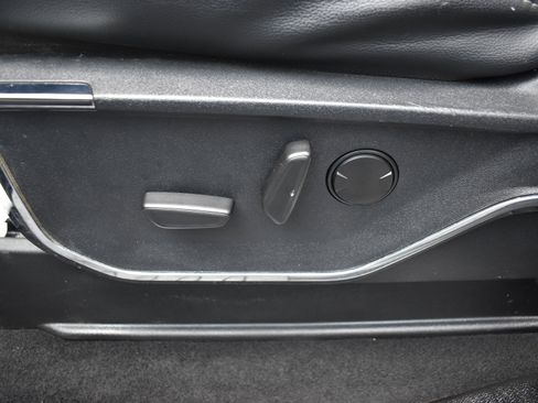 Used 2023 Ford F150 Lariat image 11