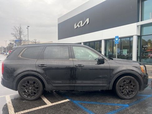 Used 2022 Kia Telluride EX w/ EX Premium Package image 3