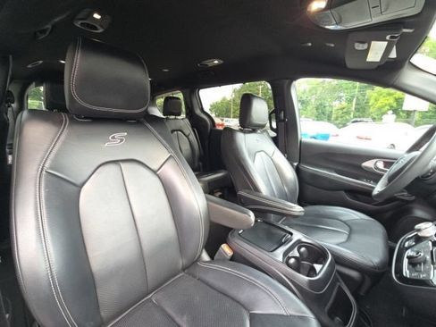 Used 2022 Chrysler Pacifica Touring-L w/ S Appearance Package FWD image 21
