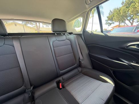 Used 2025 Chevrolet Trax LT FWD image 34
