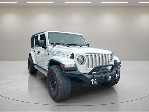 Used 2019 Jeep Wrangler Unlimited Sahara AWD/4WD image 3