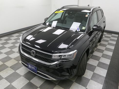 Certified 2022 Volkswagen Taos SE w/ Panoramic Sunroof Package image 7