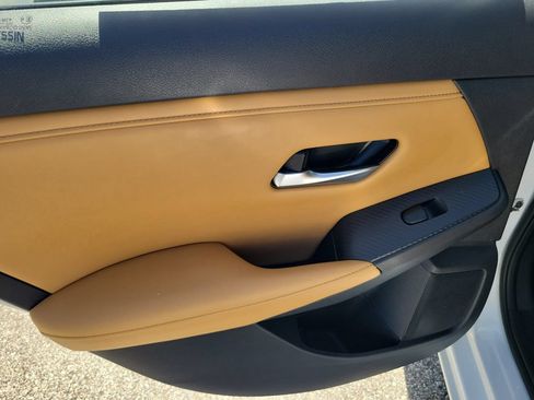 Used 2023 Nissan Sentra SV w/ SV Premium Package FWD image 11