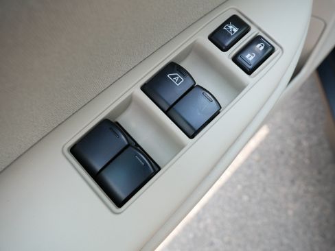 Used 2011 Subaru Outback 2.5i AWD/4WD image 19
