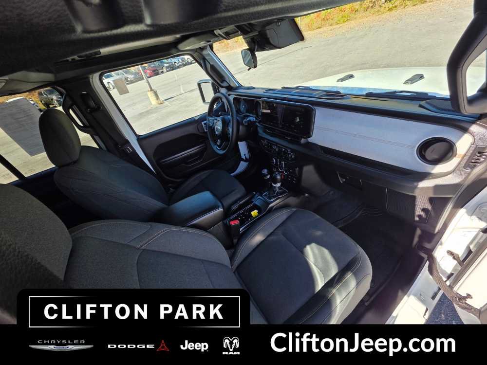 Used 2024 Jeep Wrangler Unlimited AWD/4WD image 16
