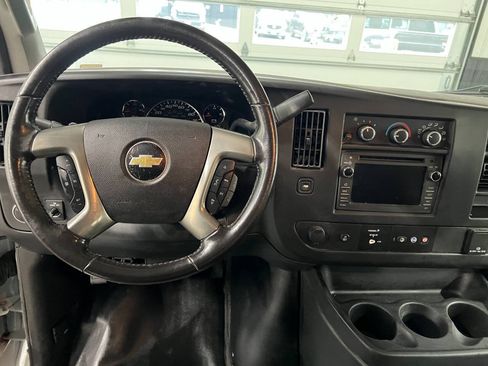 Used 2016 Chevrolet Express 3500 RWD image 8