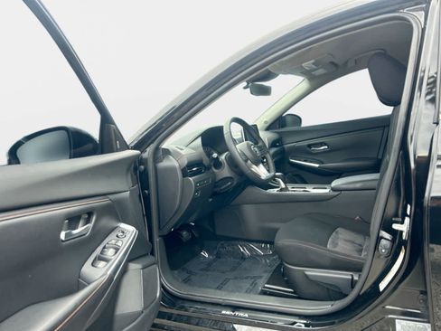 Used 2023 Nissan Sentra SR w/ Midnight Edition Package FWD image 10
