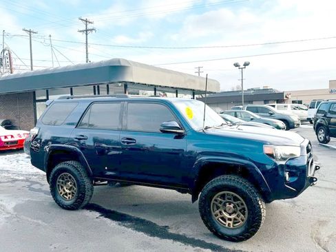Used 2015 Toyota 4Runner SR5 image 2