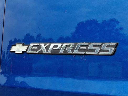 Used 2018 Chevrolet Express 2500 w/ Driver Convenience Package image 31