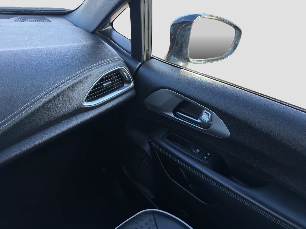 Used 2024 Chrysler Pacifica Premium FWD image 25