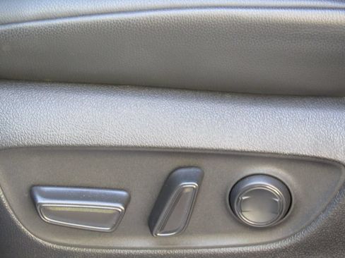 Certified 2024 Toyota Highlander XLE AWD/4WD image 12