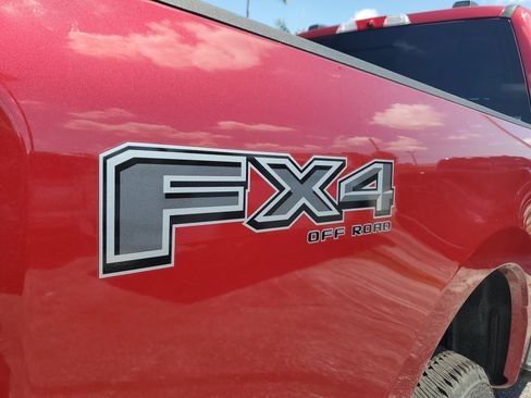 New 2026 Ford F250 Lariat w/ Black Appearance Package image 8